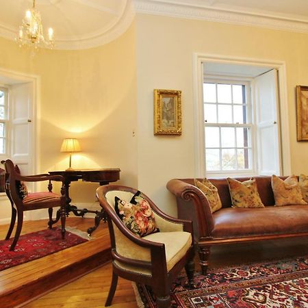 Elegant 3-Bedroom Ramsay Garden Apartment In Edinburgh City Centre Kültér fotó