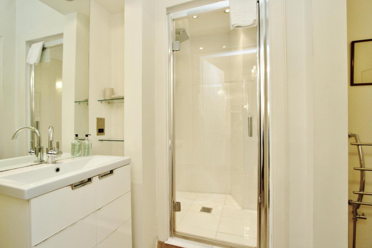 Elegant 3-Bedroom Ramsay Garden Apartment In Edinburgh City Centre Kültér fotó