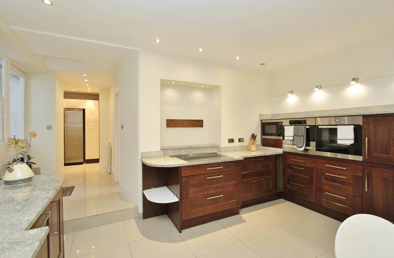 Elegant 3-Bedroom Ramsay Garden Apartment In Edinburgh City Centre Kültér fotó