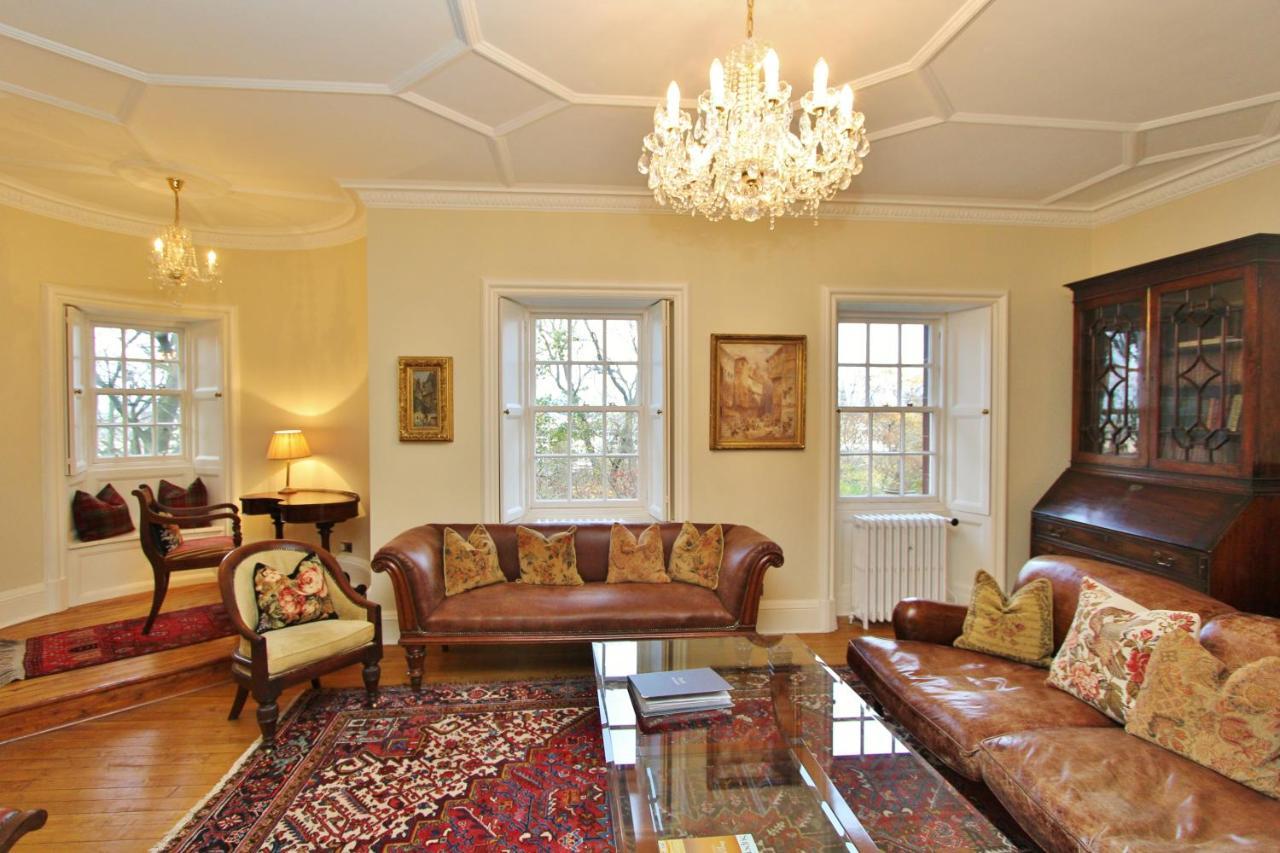 Elegant 3-Bedroom Ramsay Garden Apartment In Edinburgh City Centre Kültér fotó