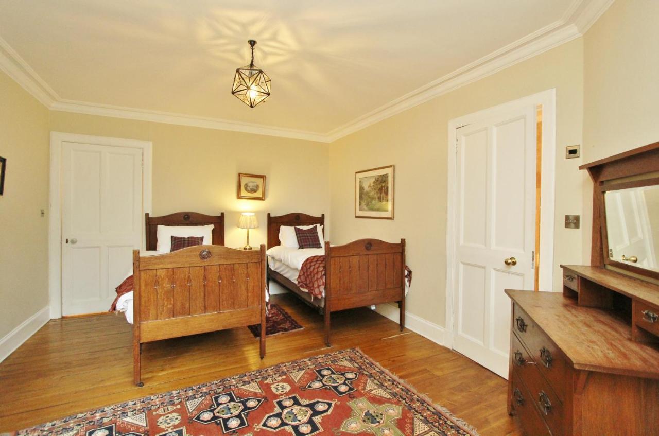 Elegant 3-Bedroom Ramsay Garden Apartment In Edinburgh City Centre Kültér fotó
